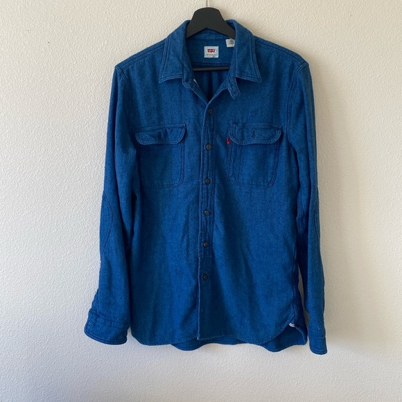 Levi’s button down - Picture 2 of 10